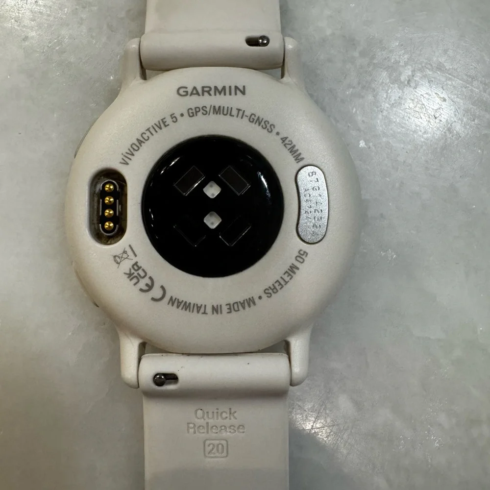 Garmin vivoactive 5 ivory and cream gold